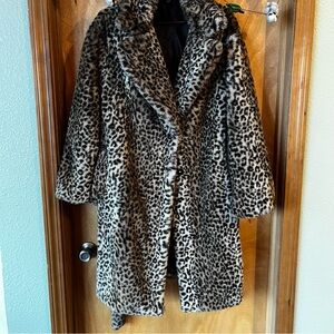 DON'T BUY! I can't cancel the offer, but it's already sold on another platform.